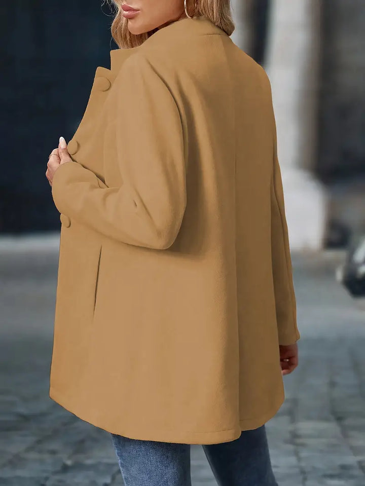Juliette | Elegant knappet frakk med ståkrage