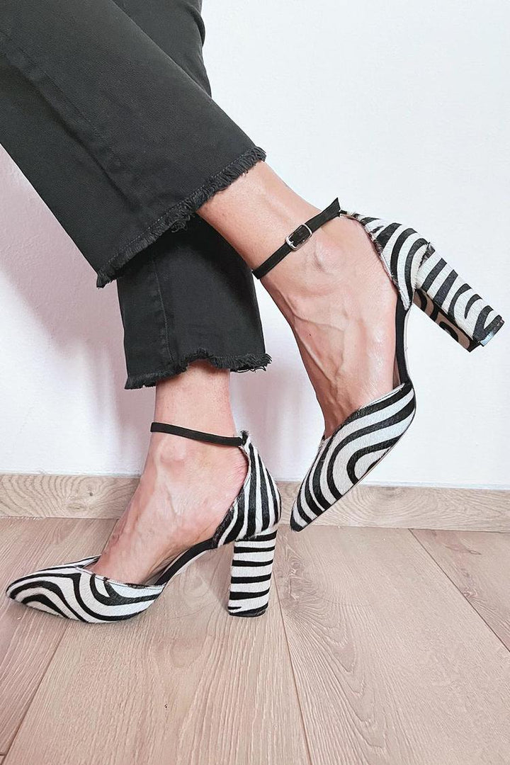 Quinn | Ankelstropp Hæler med Zebra Print