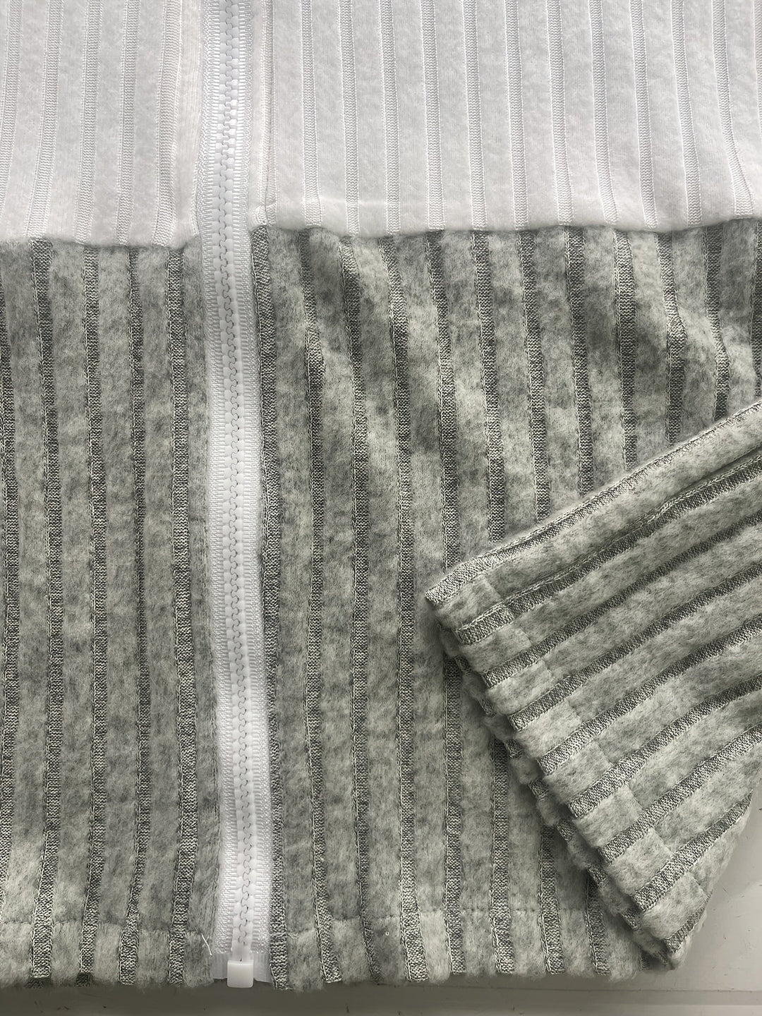 Cecilia | Strukturert Colorblock Hettegenser
