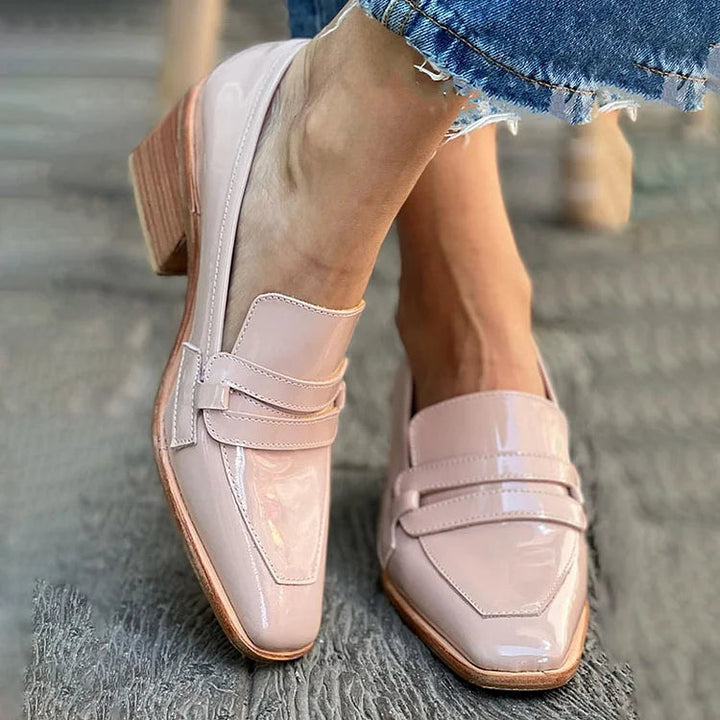Micah | Elegante Loafers med Bred Hæl og Skinnende Finish