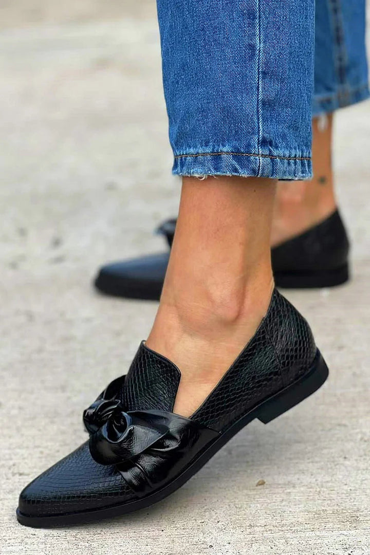 Casey | Elegant Skinnende Sløyfe Svart Loafer