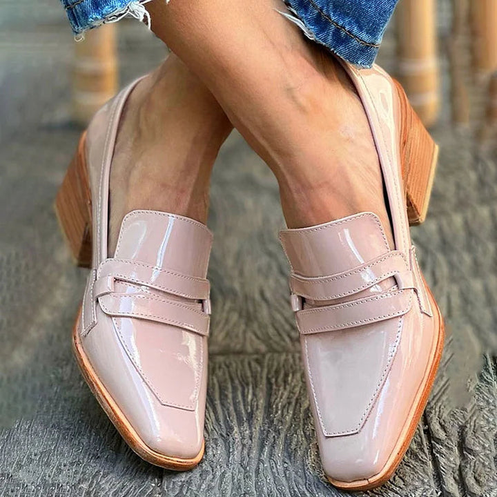 Micah | Elegante Loafers med Bred Hæl og Skinnende Finish