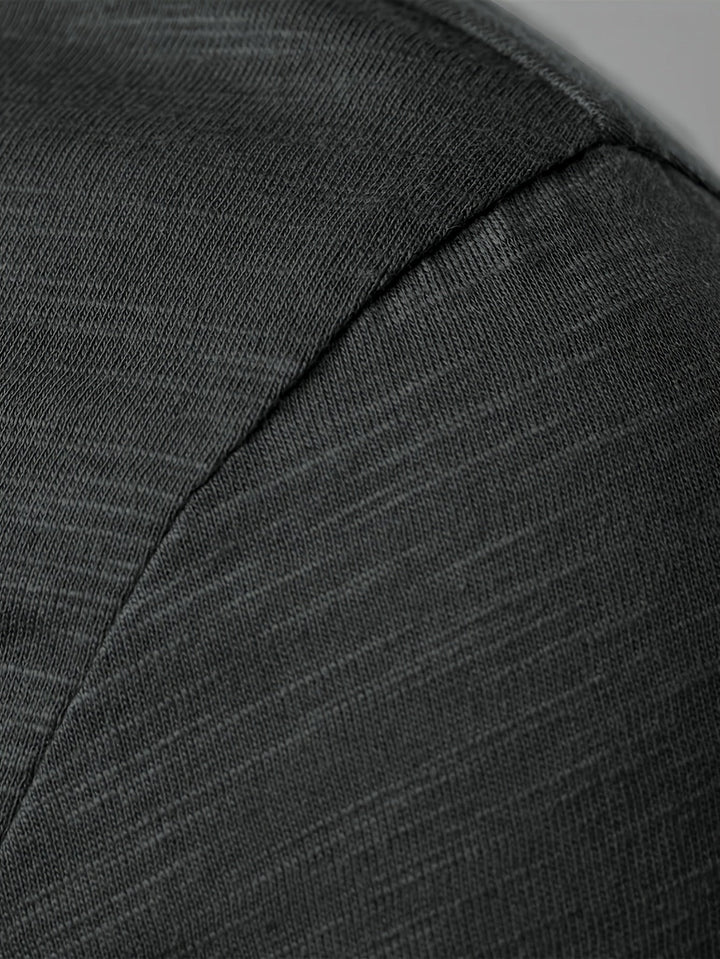 Dalton | Klassisk Henley med Knappelukking