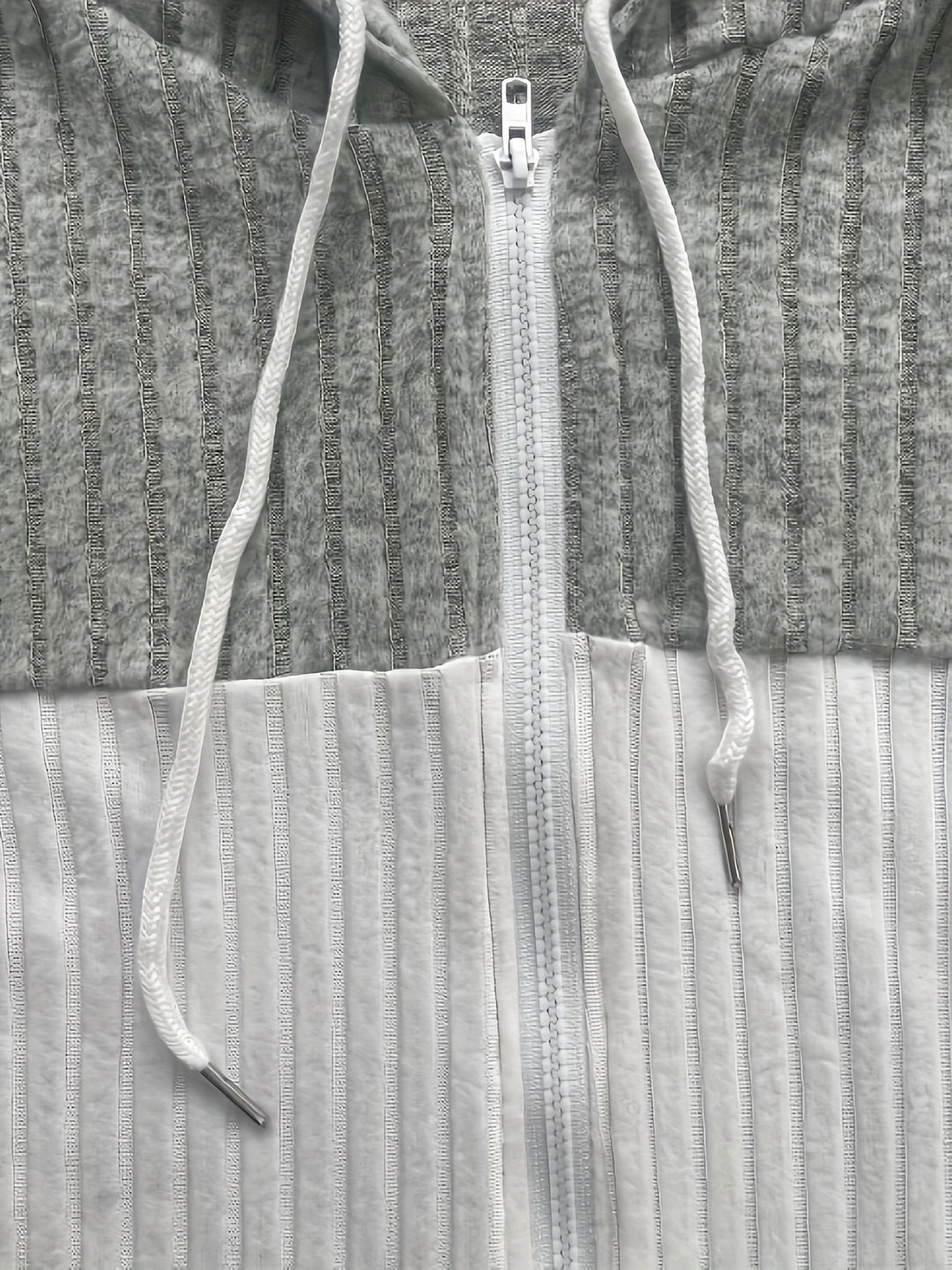 Cecilia | Strukturert Colorblock Hettegenser