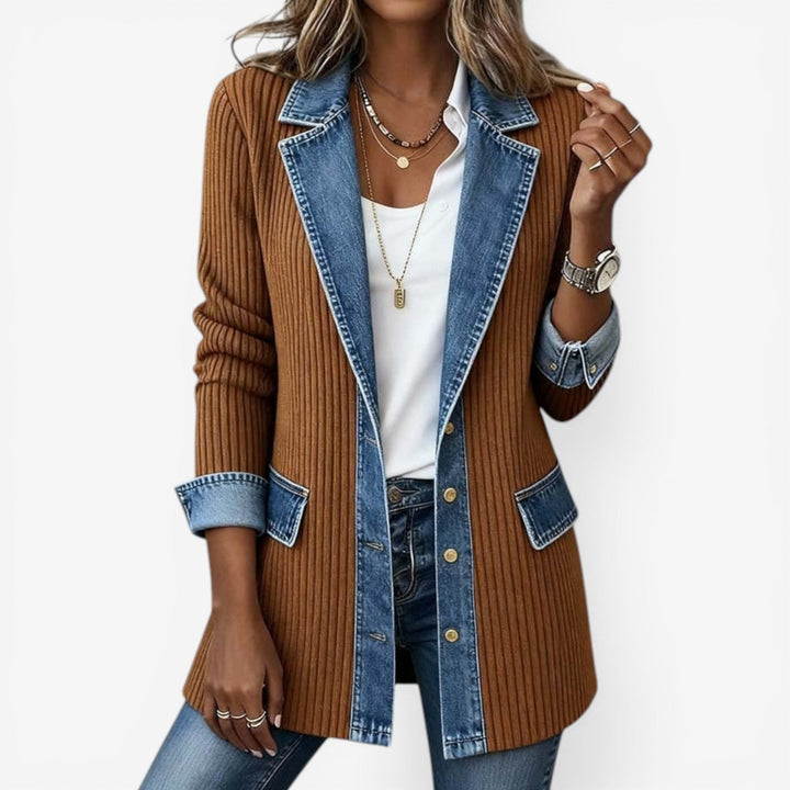 Bethany | Elegant lagdelt kragejakke med knapper
