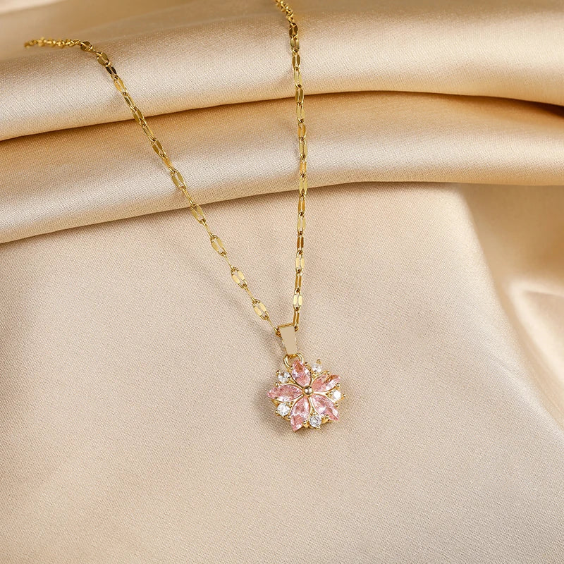 Sandra | Elegant Sakura Rose Halskjede