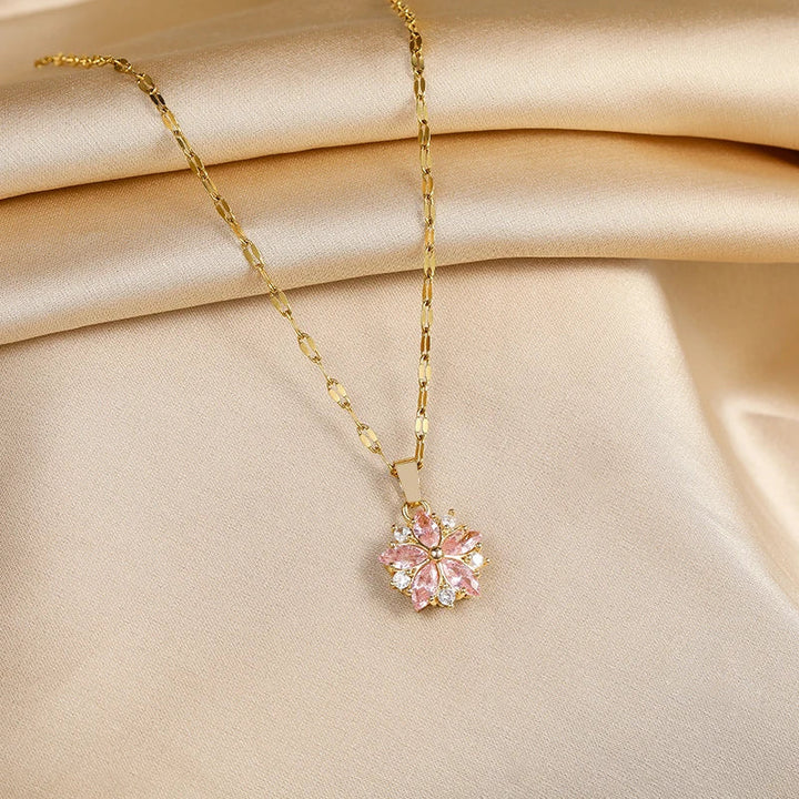 Sandra | Elegant Sakura Rose Halskjede