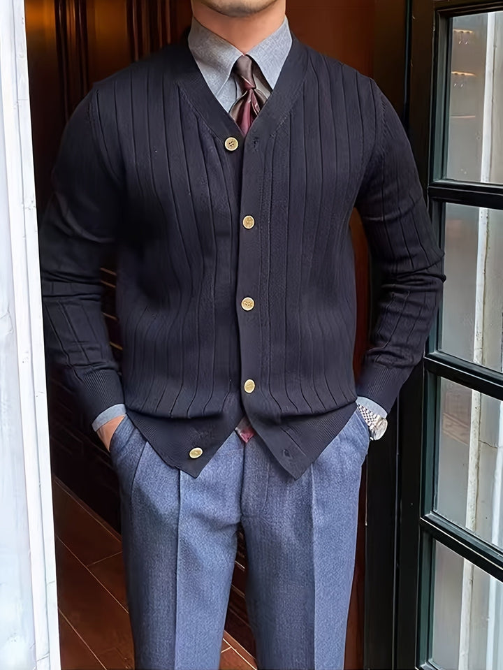 Arthur | Ribbestrikket Cardigan med Knappestolpe