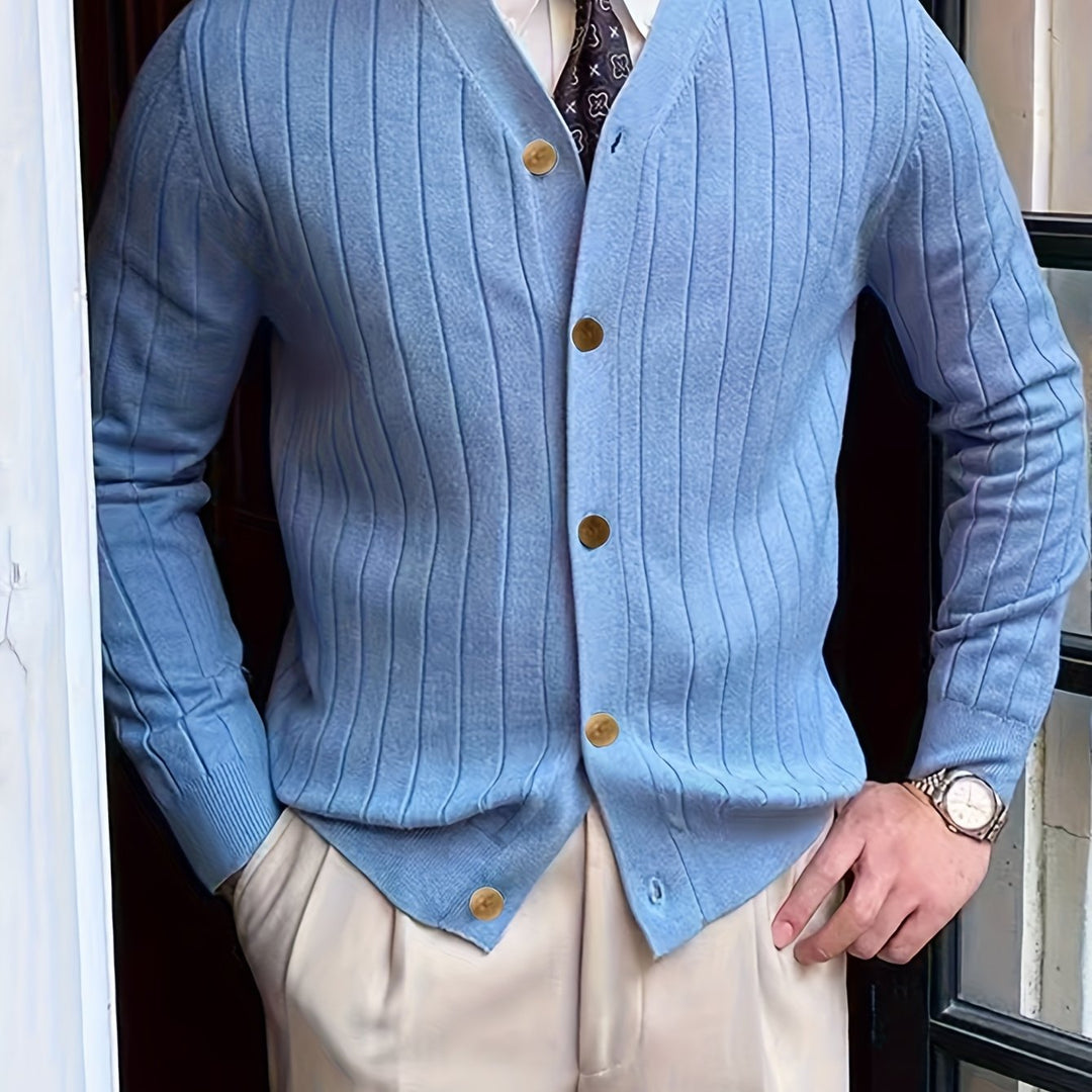Arthur | Ribbestrikket Cardigan med Knappestolpe