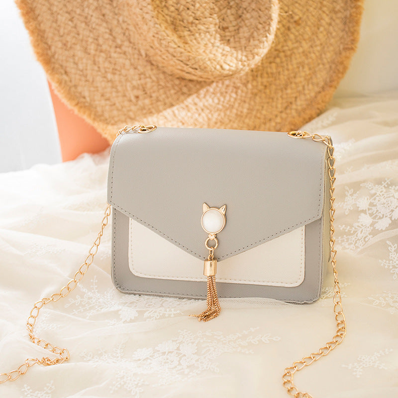 Liten crossbody-veske med kattelås i rosa