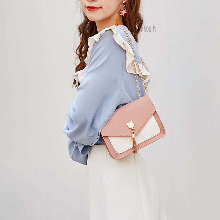 Liten crossbody-veske med kattelås i rosa