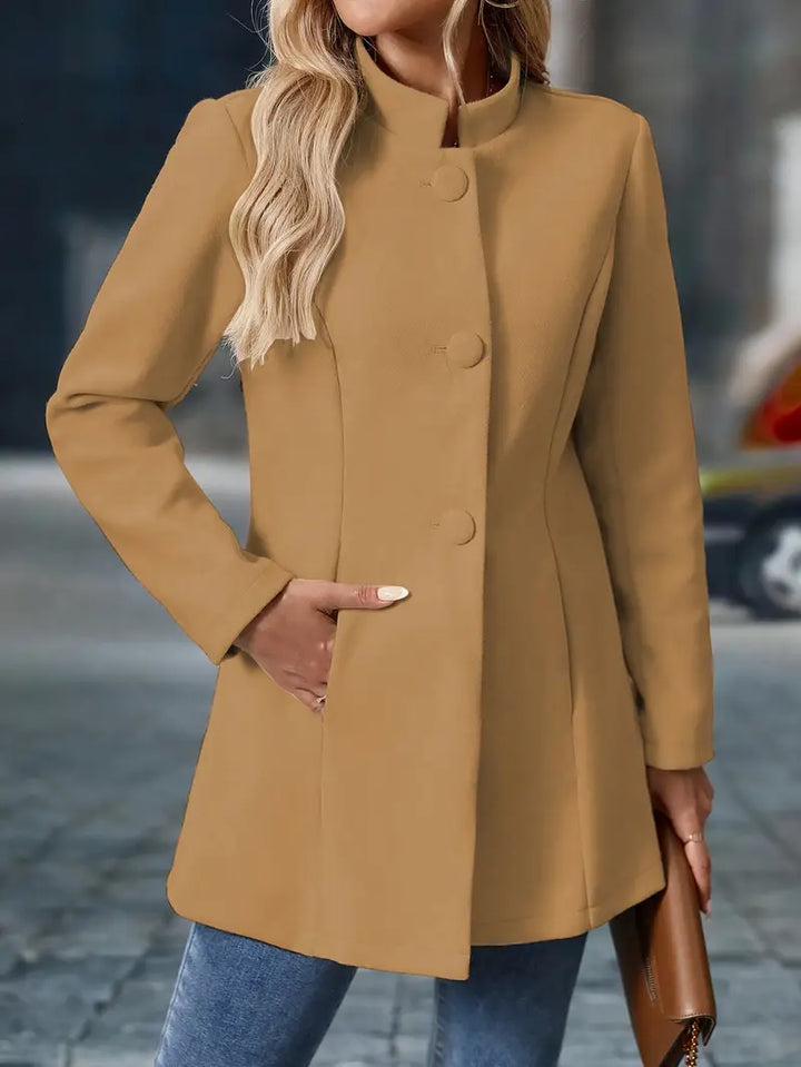 Juliette | Elegant knappet frakk med ståkrage