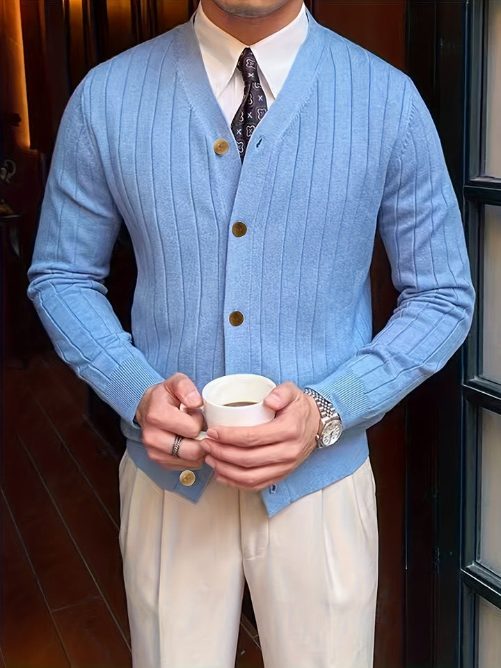 Arthur | Ribbestrikket Cardigan med Knappestolpe