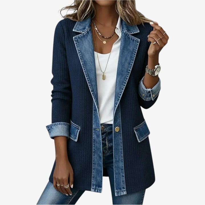 Bethany | Elegant lagdelt kragejakke med knapper